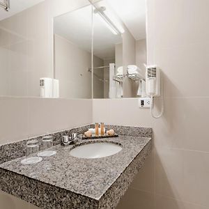 Habitación Estándar con 2 Camas Individuales